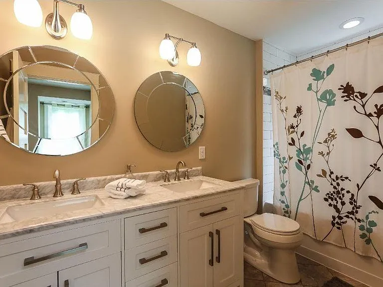 890 Goodrich Ave — Photo 13