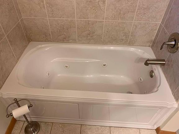 Jacuzzi tub