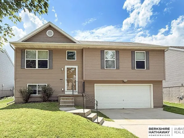 1748 N 207th St, Elkhorn, NE 68022