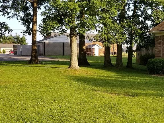 5th image of 292 Emma Ct
