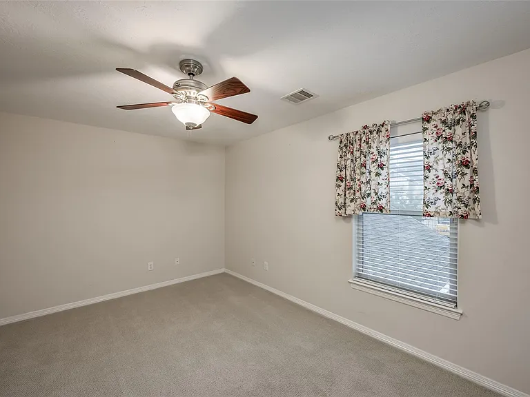 930 Lawrence St — Photo 26