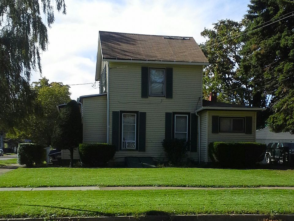 2nd image of 138 E 2nd Street