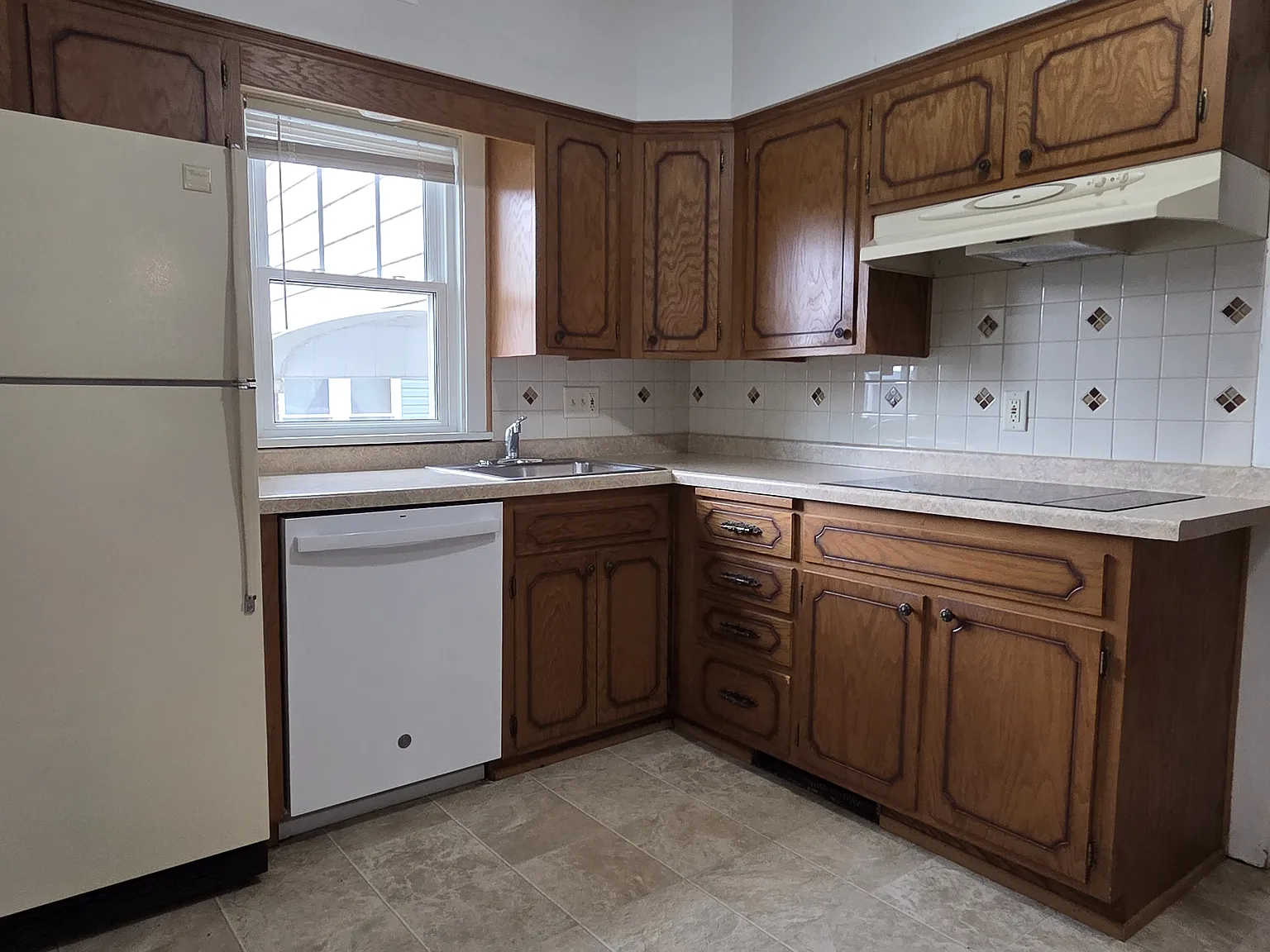 3 bed, 2221 sqft, $1,800 — Photo 4