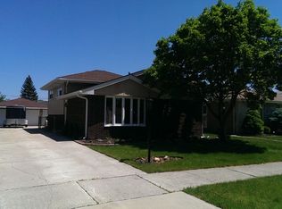 9117 Moody Ave, Oak Lawn, IL 60453