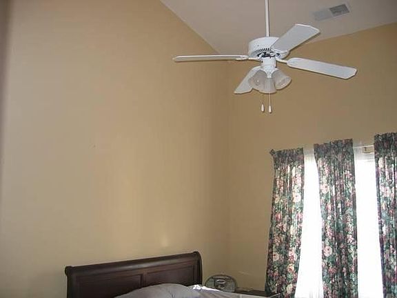 5th image of 102 Fox Creek Dr
