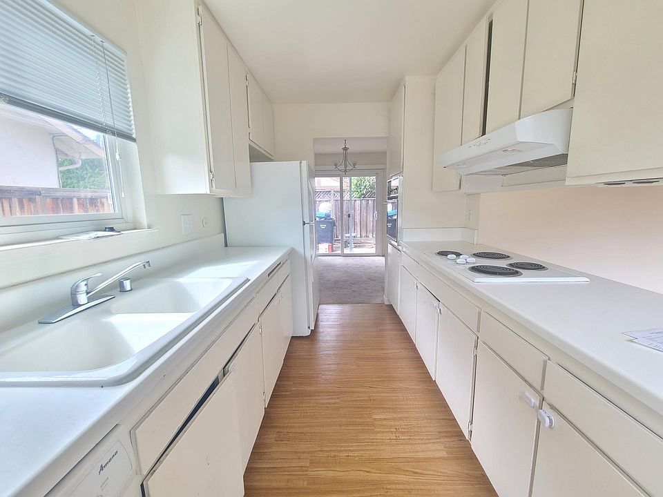 1st image of 917 Henderson Ave #B