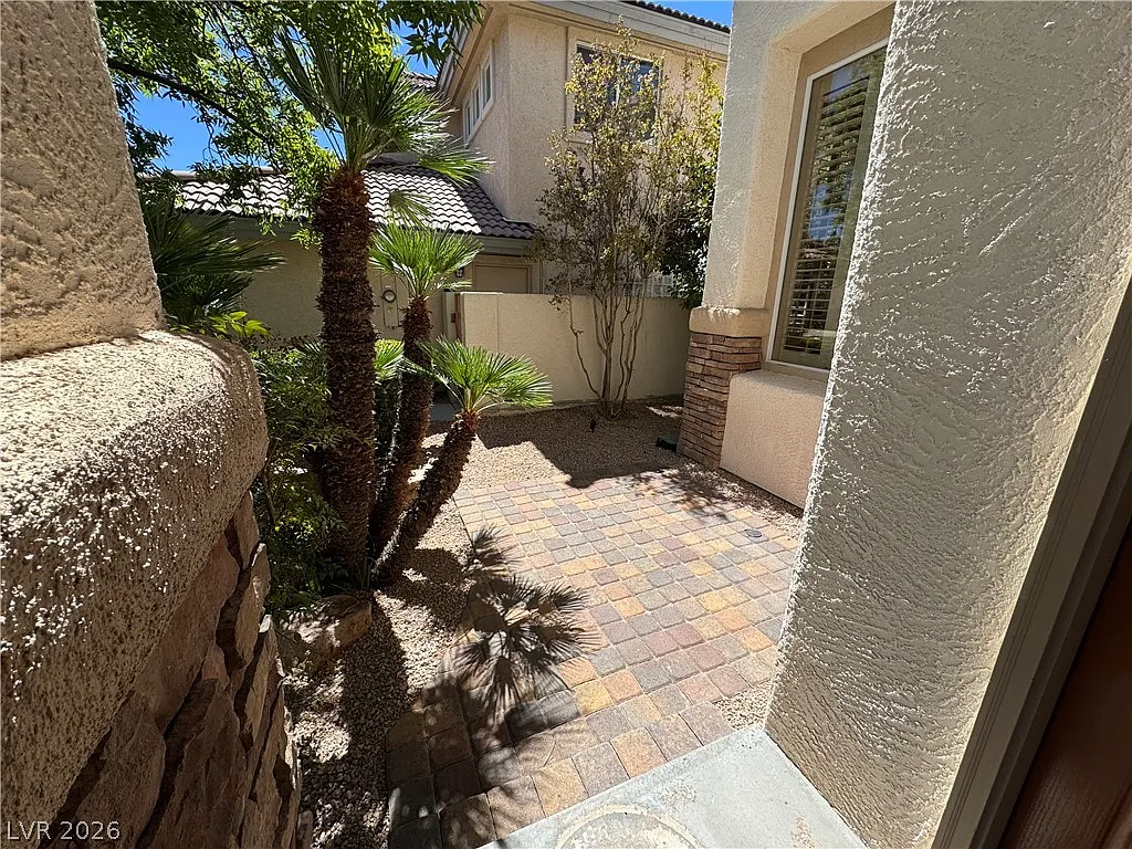 3 bed, 2.5 bath, 2934 sqft, $2,900 — Photo 2