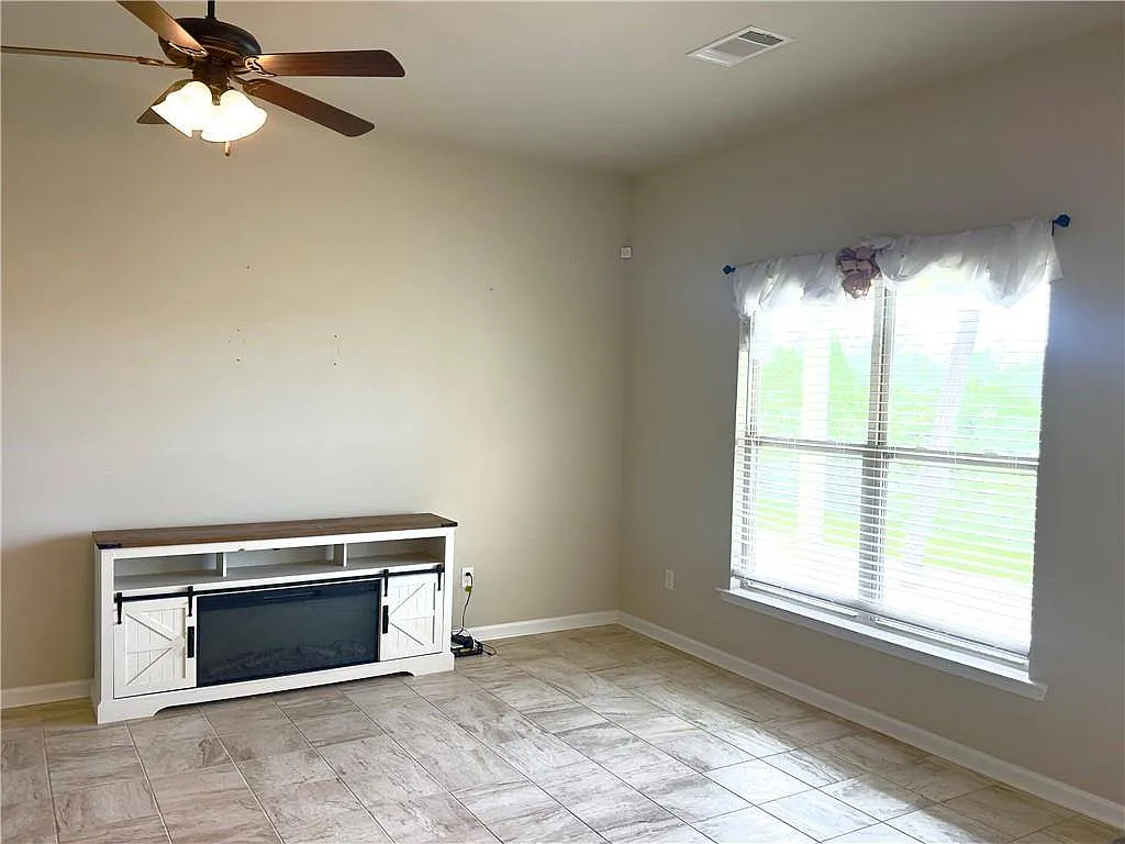 3 bed, 1564 sqft, $1,750 — Photo 2