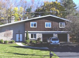 15 Cliff Top Dr, Albany, NY 12211