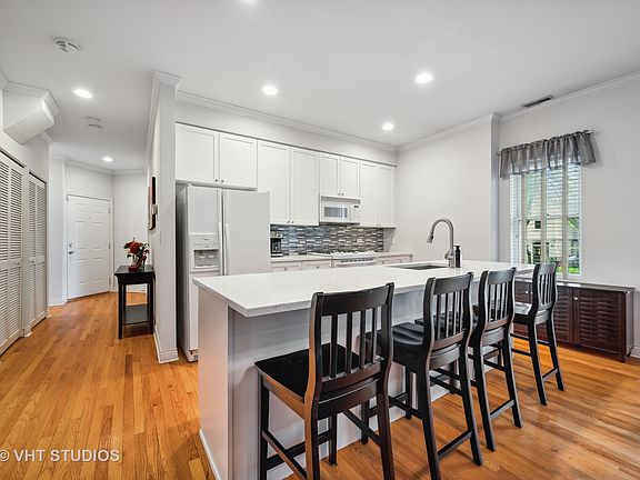 5th image of 823 W Lill Ave APT 2N