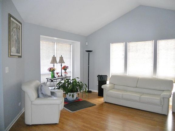 4th image of 1857 Grosse Pointe Cir