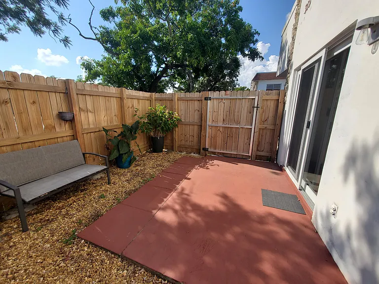 313 SW 1st Ct #L-4 — Photo 3