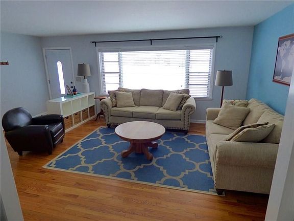 2nd image of 9821 Chesterton Dr