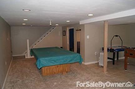 Newly finished basment : Pool table, fresh carpet w/upgraded padding, tile floors, 5th bedroom/theat