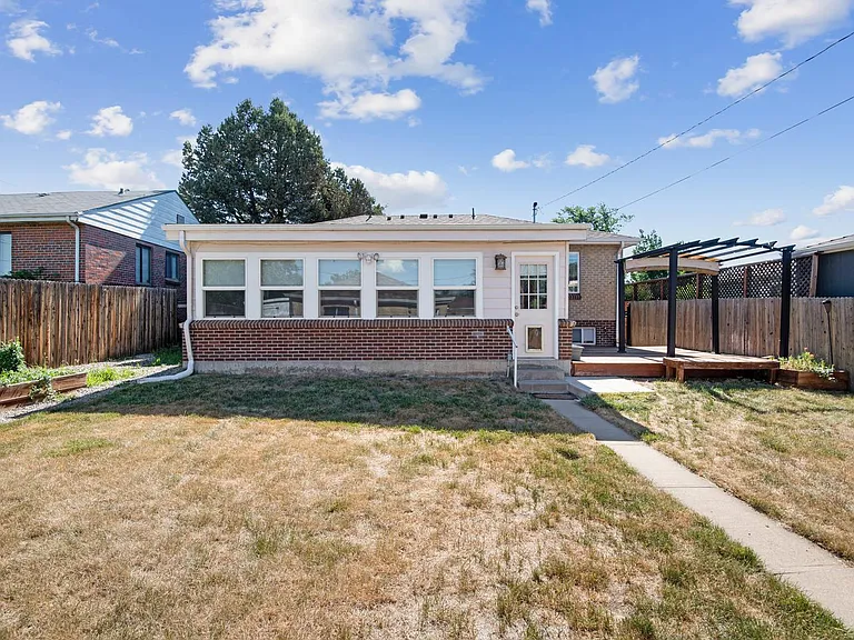2605 N Milwaukee St — Photo 22