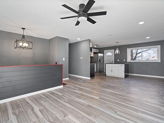 3rd image of 3460 Seine Ct