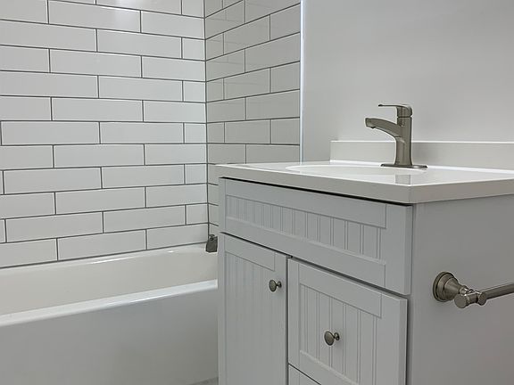 4th image of 7102 E Oak St #4