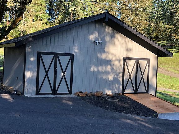 Detached storage building