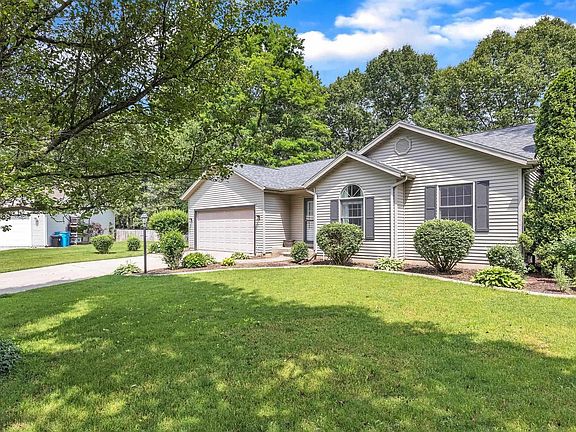 2nd image of 23028 Montrose Cir