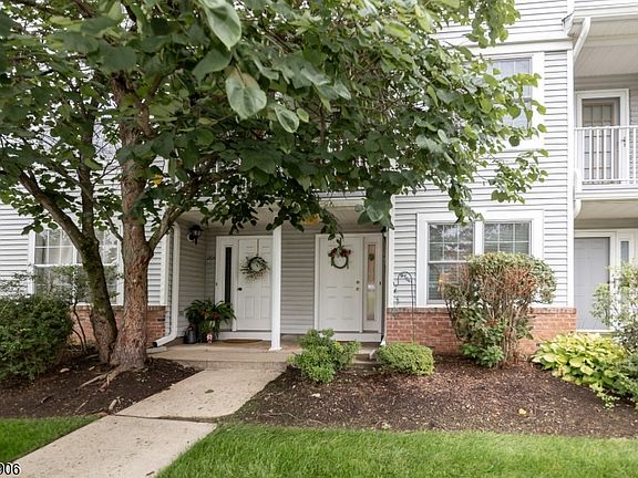 2nd image of 203 Hudson Ct