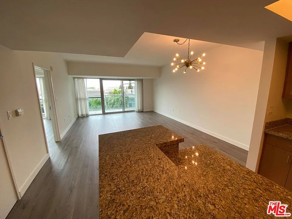 1 bed, 1.0 bath, 828 sqft, $3,995 — Photo 4