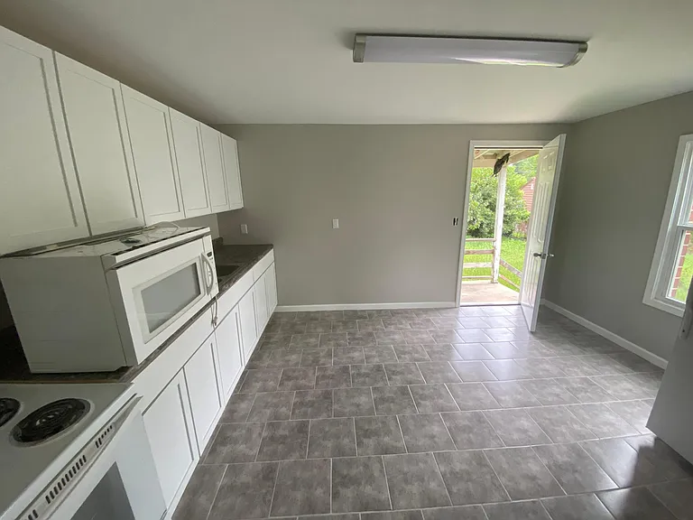 260 Moughon St #B — Photo 13