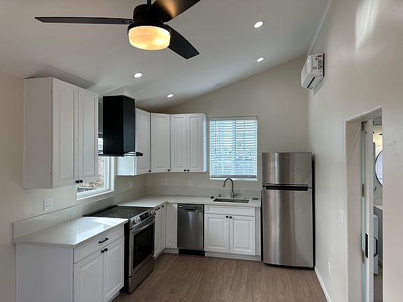4th image of 734 Cedar Ave