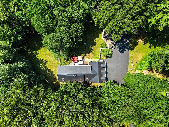 3rd image of 85 Maple Avenue