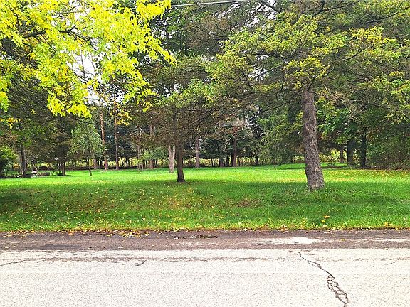 5th image of 63 Maple St