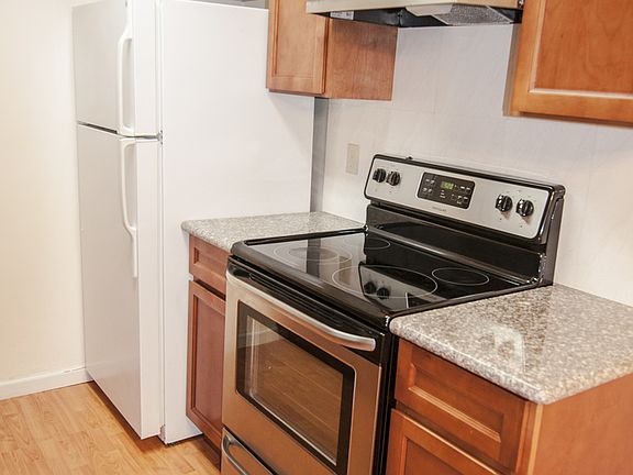 3rd image of 936 Kiely Blvd Unit J