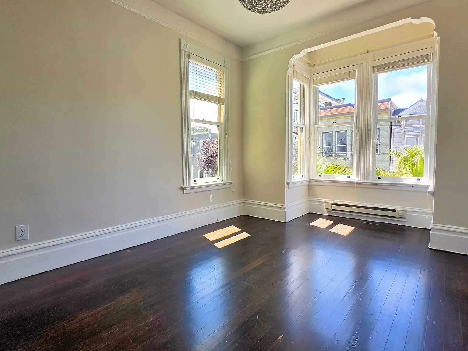 Spacious Two-Bedroom Apartment in Prime NoPa — Photo 3