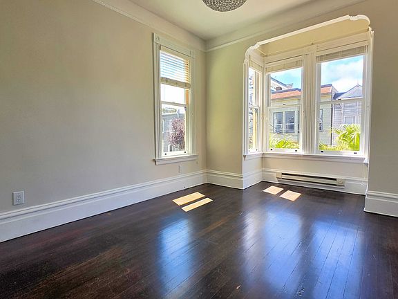 3rd image of 544 Lyon St