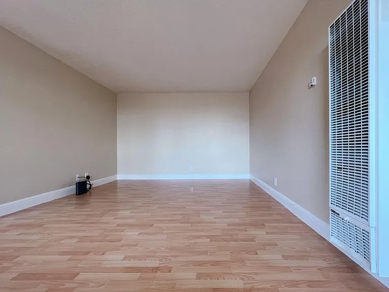 El Camino Real Apartments — Photo 17