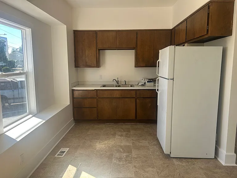 5651 1st Ave — Photo 4