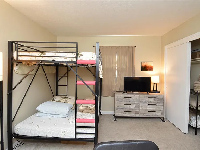 121 Seahorse Dr SE #C — Photo 40