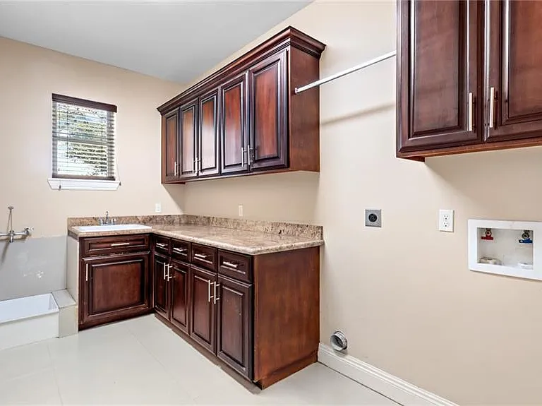 3002 Santa Monica St — Photo 28