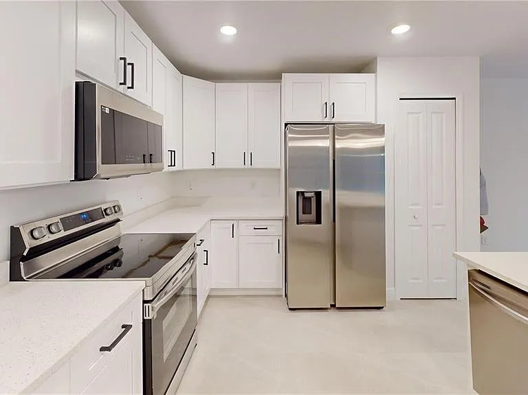 963 Sareta St SE — Photo 4