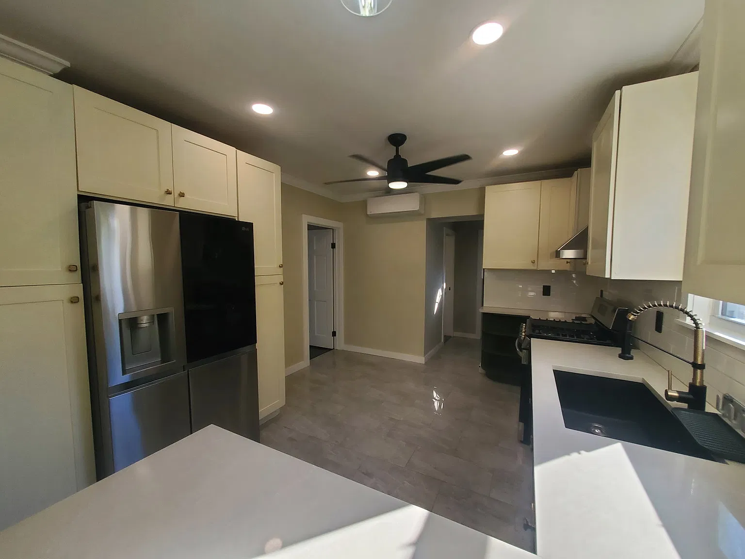 2 bed, 1.0 bath, 708 sqft, $2,700 — Photo 3