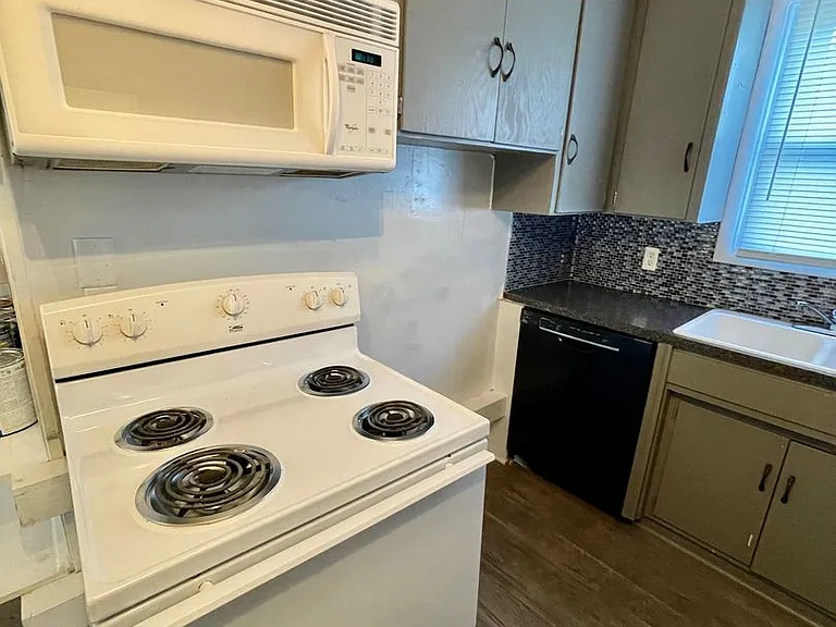 1645 E Cherry St — Photo 7