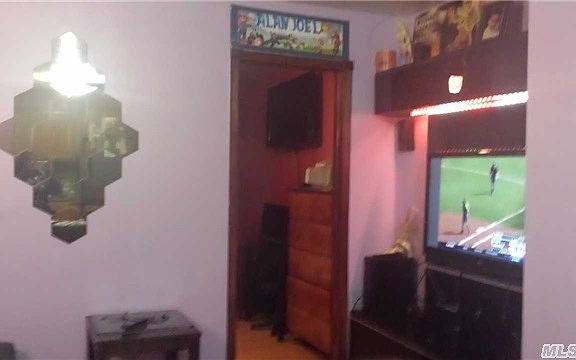 4th image of 10447 46th Ave