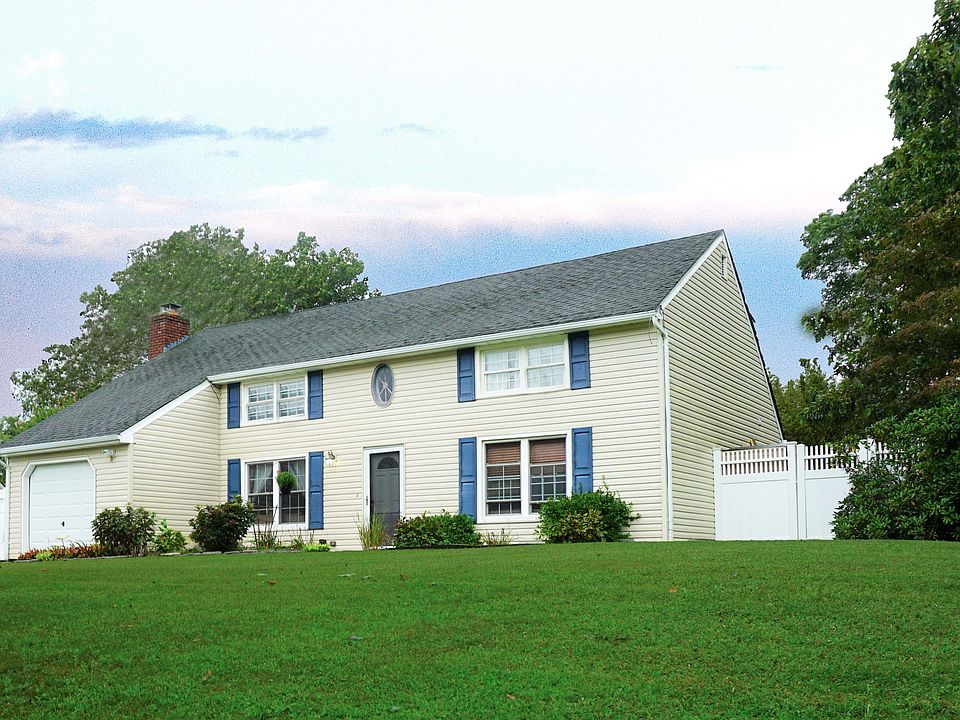1st image of 12 Wedgewood Ln