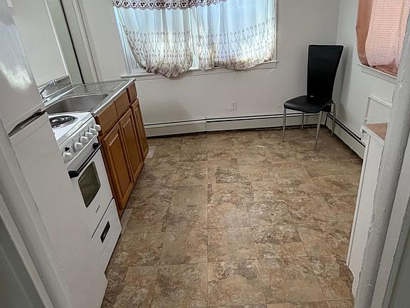 5th image of 240 McLean Ave APT 1A