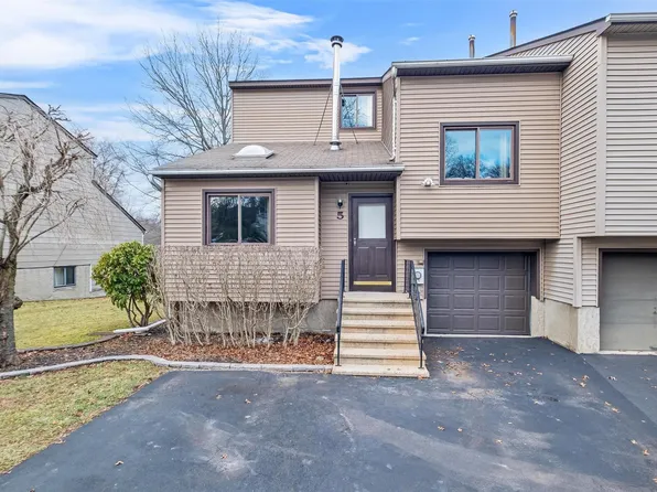 5 Briar Court, Fishkill, NY 12524