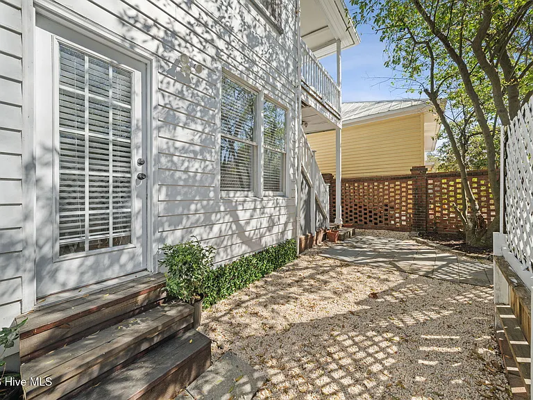 308 Dock St #LOWER — Photo 44