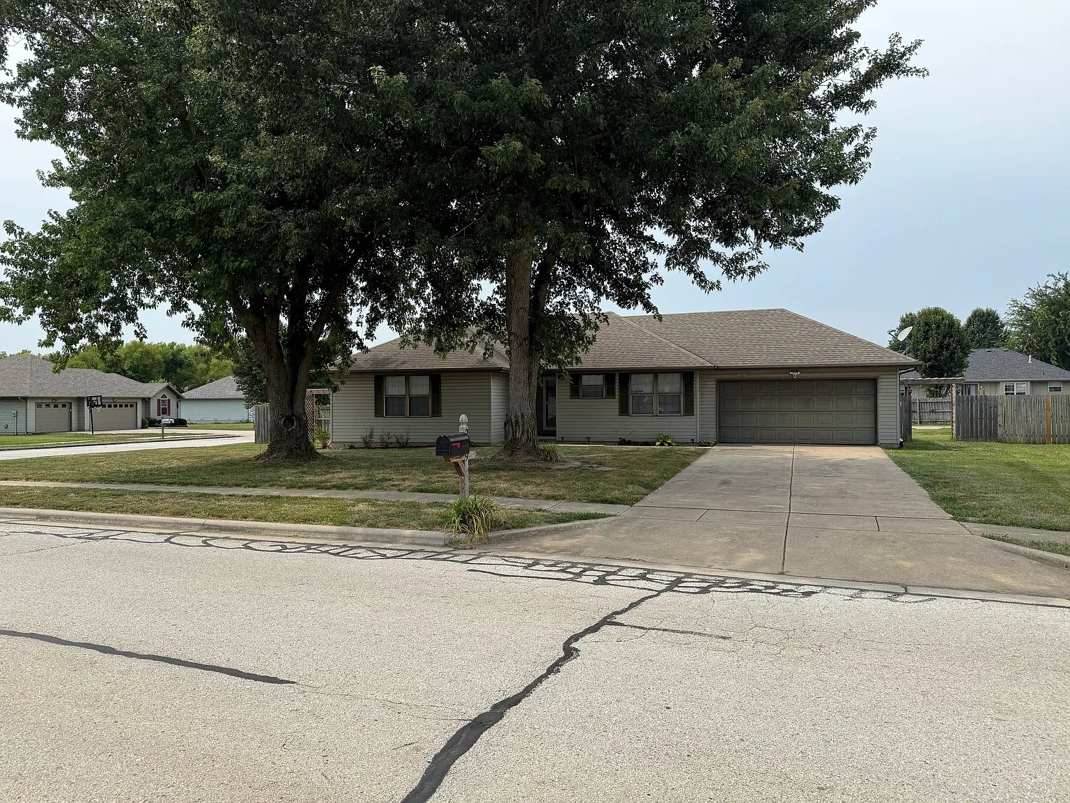 3 bed, 1350 sqft, $1,750 — Photo 1