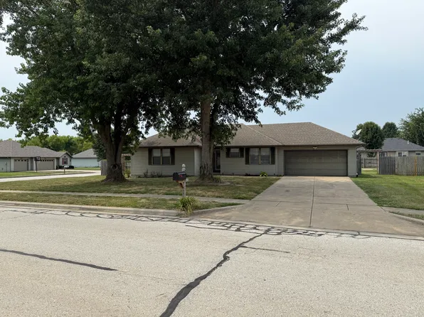 209 Arrowhead Rd, Willard, MO 65781