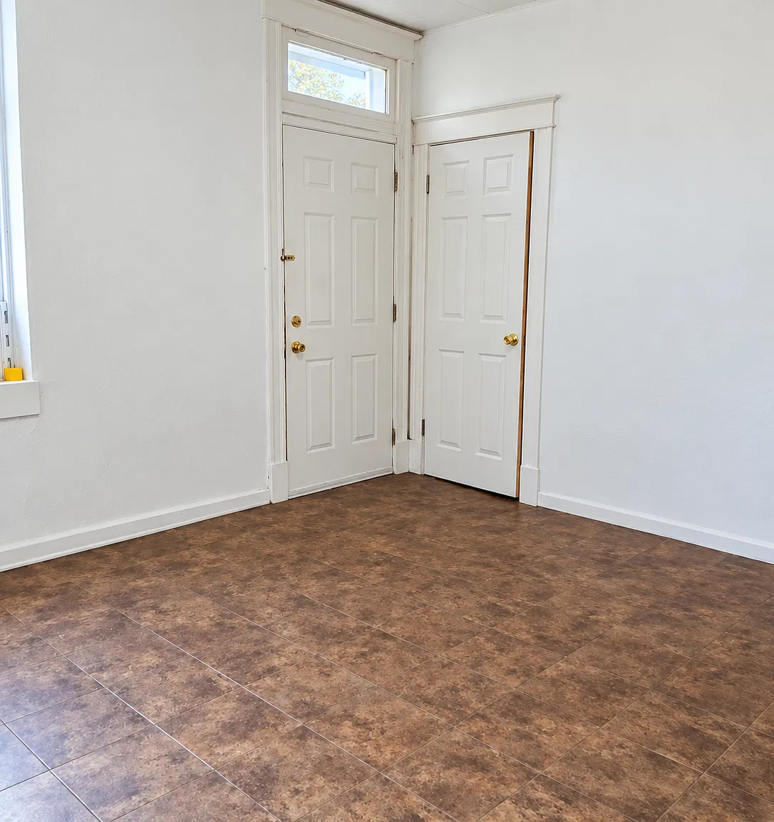 2 bed, $900 — Photo 2