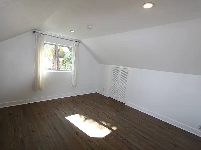 335 1/2 N Avenue 53 — Photo 9