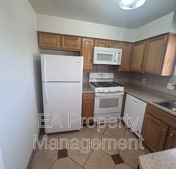 1702 Halo Cir SE — Photo 10