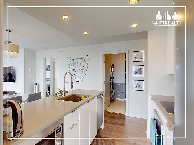161 W Georgia St #2208 — Photo 8